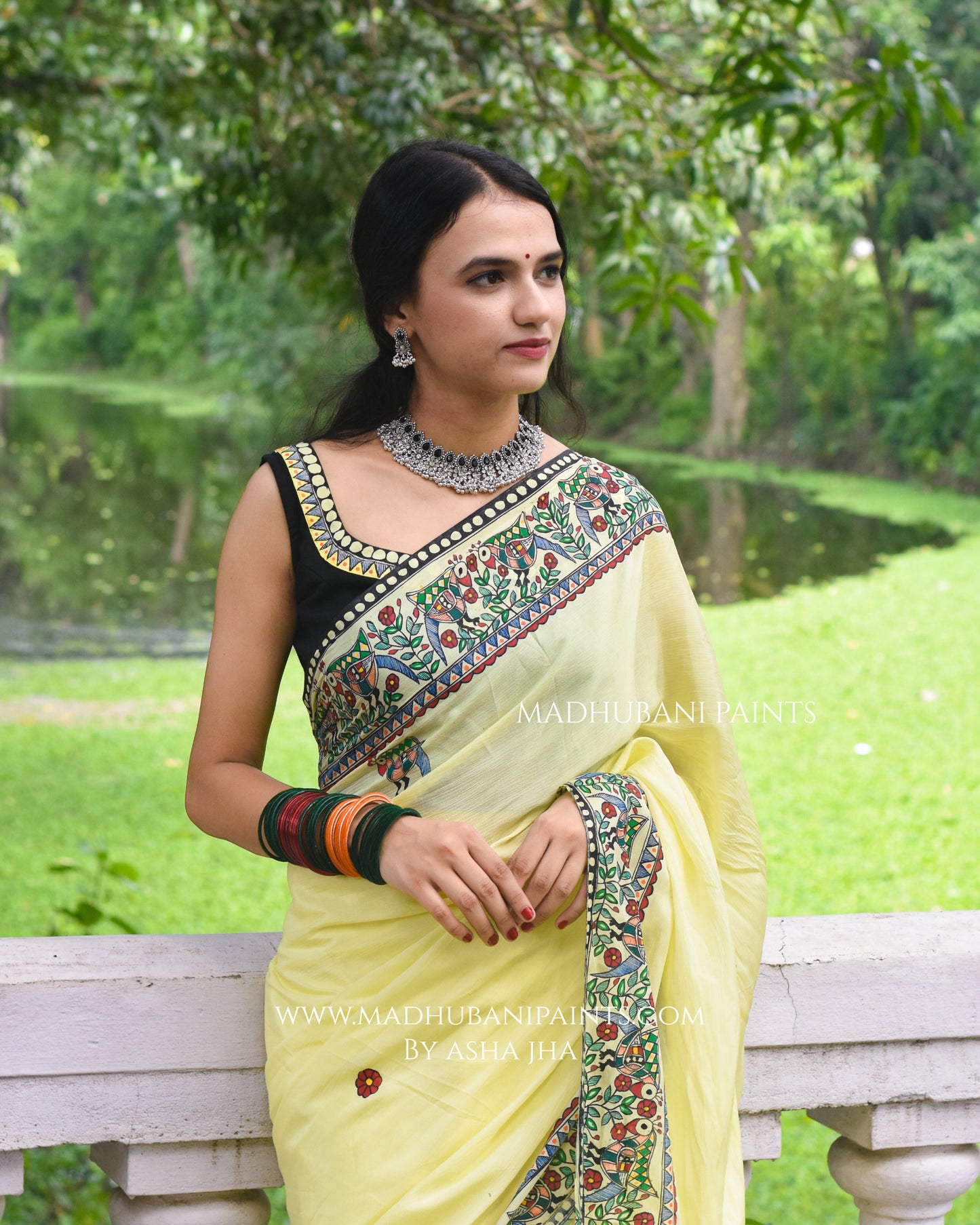 Sunehri Mayuri Hand-painted Madhubani Chiffon Saree