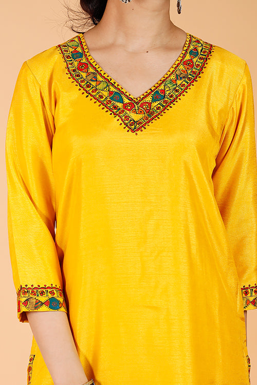 'Dolikahaar' Handpainted Madhubani Dola Silk Kurta