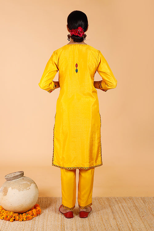 'Dolikahaar' Handpainted Madhubani Dola Silk Kurta